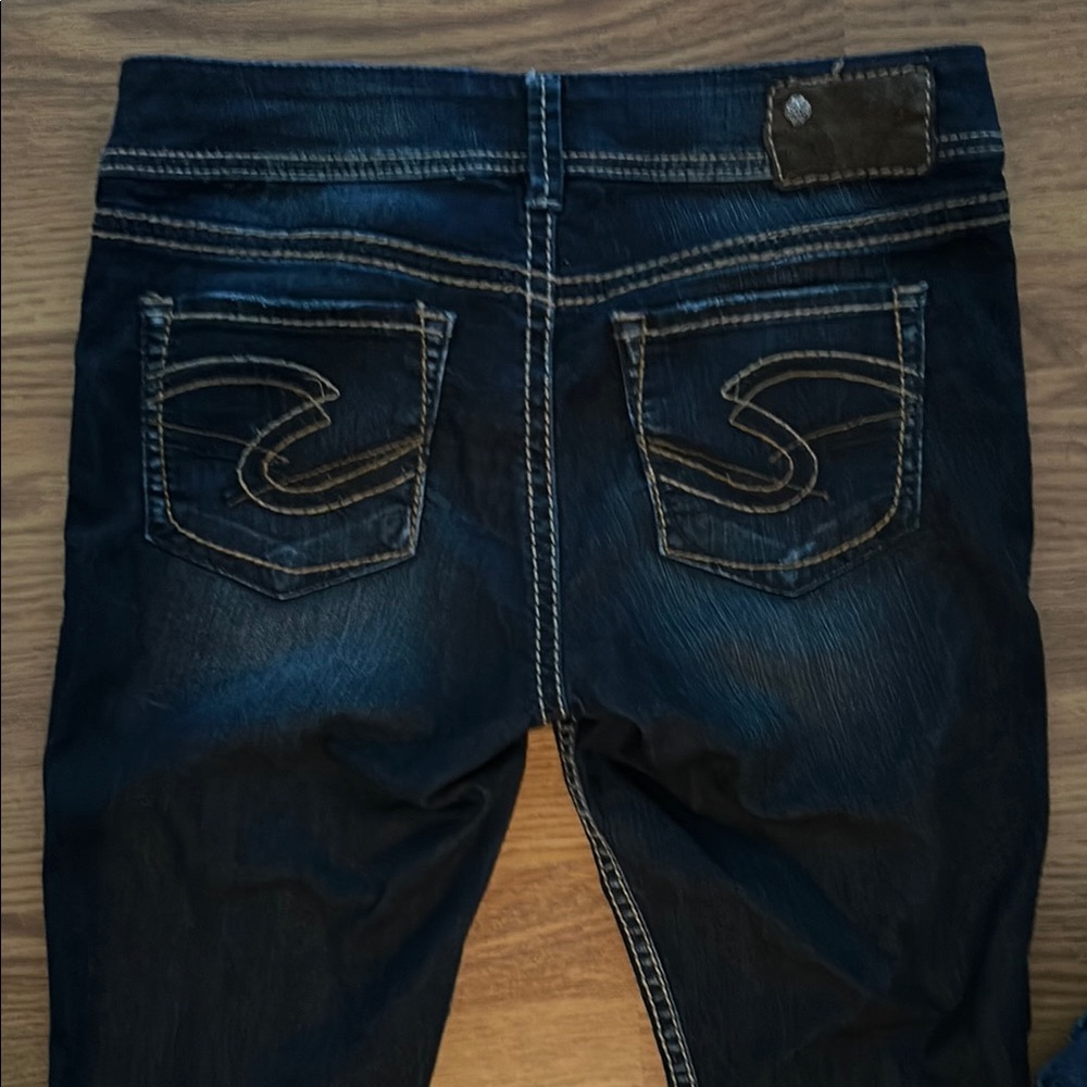 Silver Jeans Blue Ankle Cropped Denim with Subtle Fading